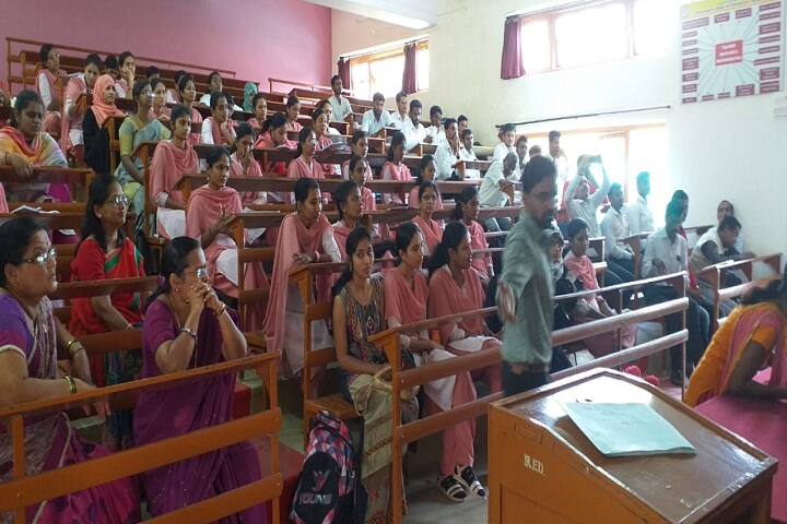 Damani Premratan Bhairuratan Dayanand College of Education campus in Solapur, Maharashtra, India — photo 4