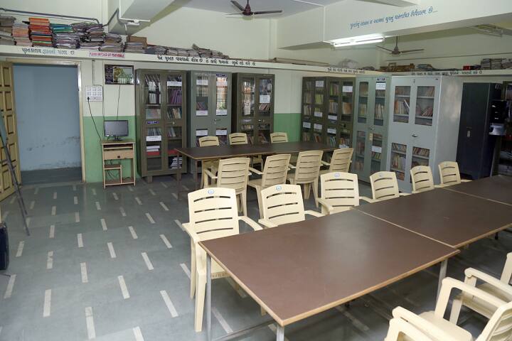 Shrimati Vasantiben Ranchhodbhai Bhakta Panama Vav College of Education campus in Surat, Gujarat, India — photo 3