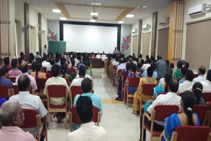 Andhra Medical College campus in Visakhapatnam Port, Andhra Pradesh, India — photo 2