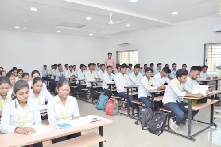 Shri Prakashchand Jain College of Pharmacy and Research campus in Jalgaon, Maharashtra, India — photo 2
