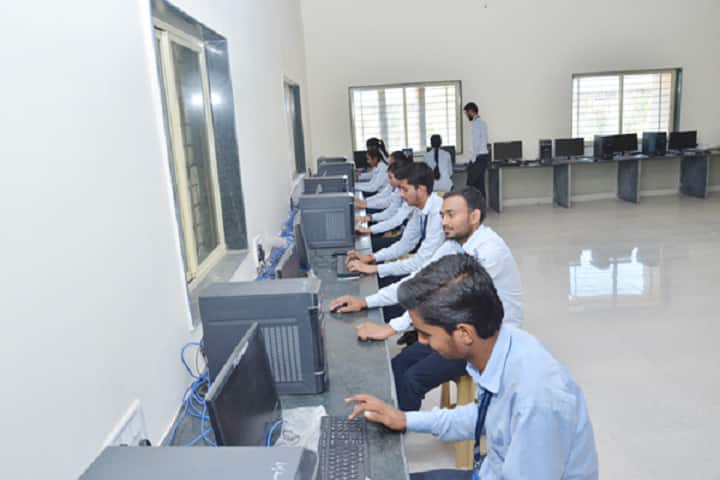Shri Prakashchand Jain College of Pharmacy and Research campus in Jalgaon, Maharashtra, India — photo 3