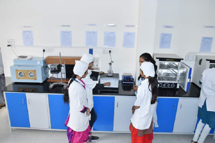 Shri Prakashchand Jain College of Pharmacy and Research campus in Jalgaon, Maharashtra, India — photo 4