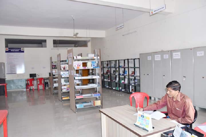 Shri Prakashchand Jain College of Pharmacy and Research campus in Jalgaon, Maharashtra, India — photo 5