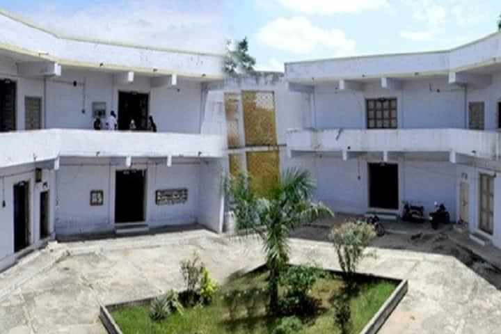 Shri M N College of Pharmacy campus in Khambhat, Gujarat, India — photo 2