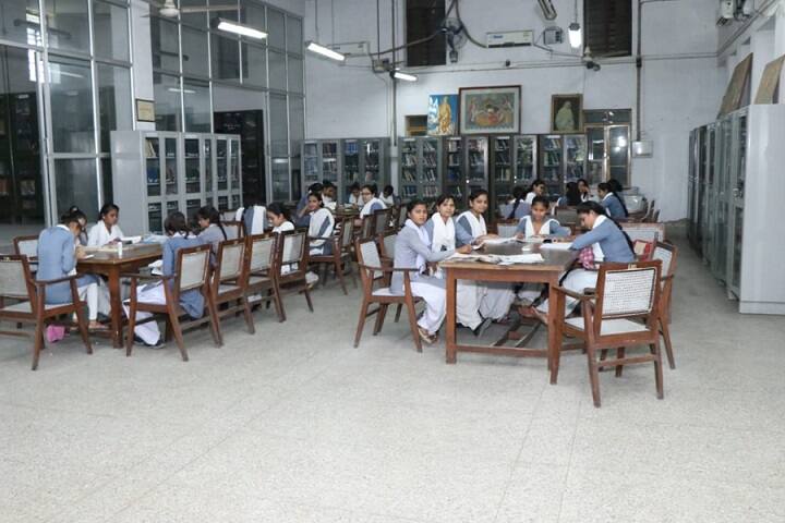 Baikunthi Devi Kanya Mahavidyalaya campus in Agra, Uttar Pradesh, India — photo 3