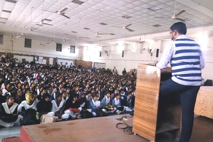 Baikunthi Devi Kanya Mahavidyalaya campus in Agra, Uttar Pradesh, India — photo 6