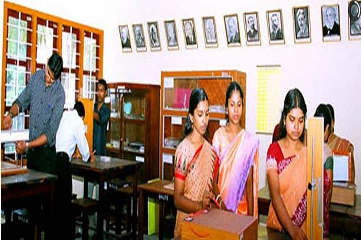 Sahodaran Ayyappan Memorial College of Education campus in Manakunnam, Kerala, India — photo 3
