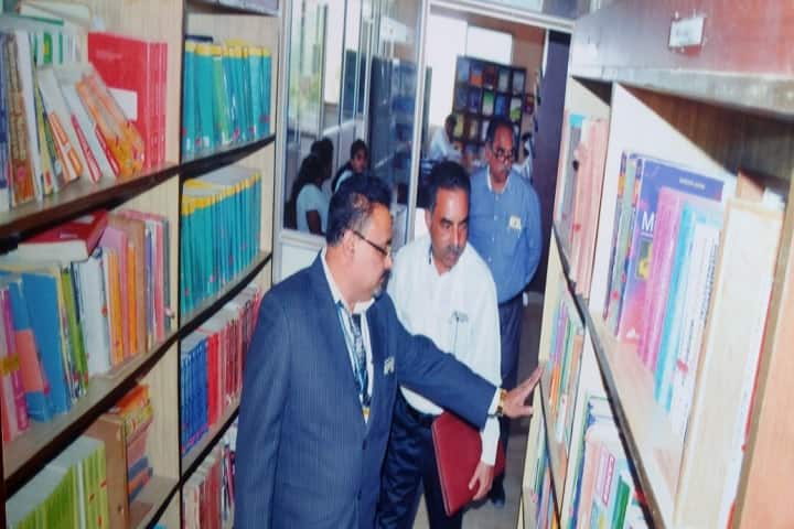 P Wadhwani College of Pharmacy campus in Yavatmal, Maharashtra, India — photo 3