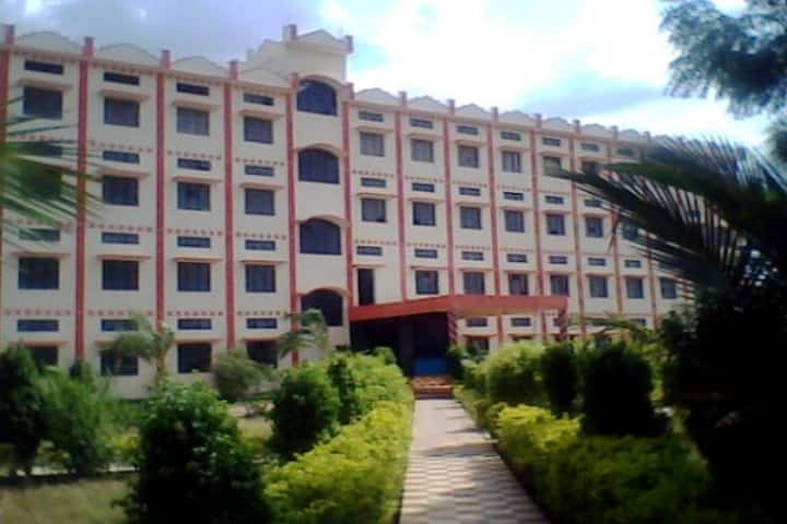 P Rami Reddy Memorial College of Pharmacy campus in Kadapa, Andhra Pradesh, India — photo 1