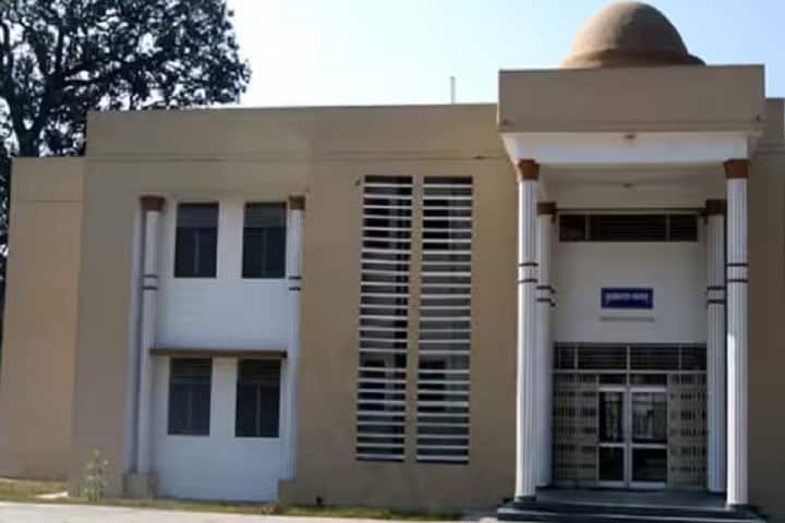 Uttarakhand Sanskrit University campus in Haridwar, Uttarakhand, India — photo 2