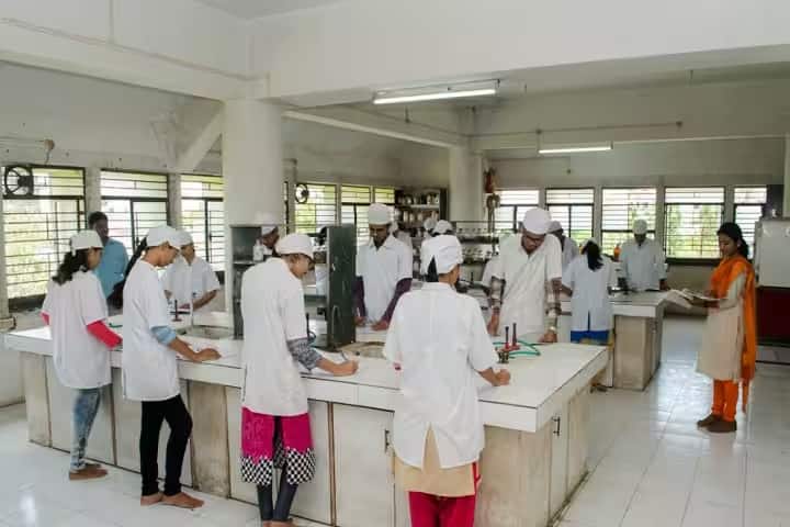 Shri Gulabrao Deokar Institute of Pharmacy and Research Center campus in Jalgaon, Maharashtra, India — photo 5