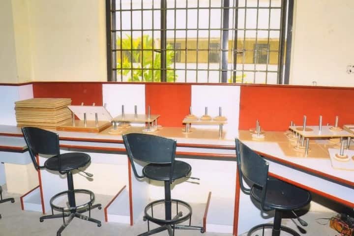 Adhiparasakthi College of Education campus in Ranipet, Tamil Nadu, India — photo 4