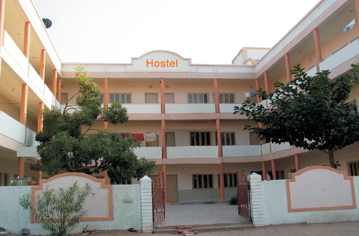 Lakulish Yoga University campus in Ahmedabad, Gujarat, India — photo 2