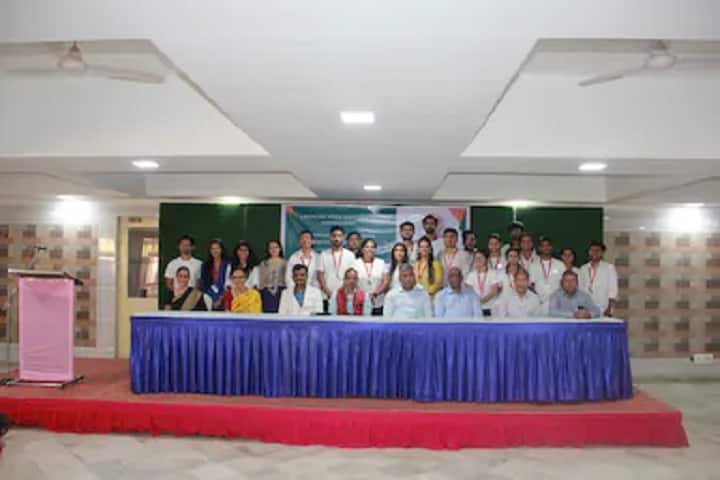 Lakulish Yoga University campus in Ahmedabad, Gujarat, India — photo 4