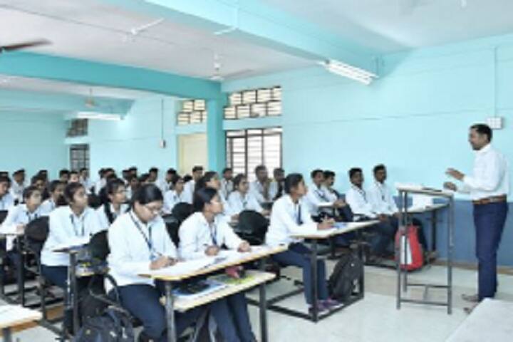 Shree Sureshdada Jain Institute of Pharmaceutical Education and Research campus in Jamner, Maharashtra, India — photo 3