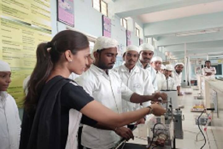 Shree Sureshdada Jain Institute of Pharmaceutical Education and Research campus in Jamner, Maharashtra, India — photo 5