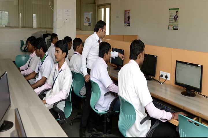 Shree Santkrupa College of Pharmacy campus in Satara, Maharashtra, India — photo 5