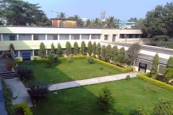 Malda College campus in Malda, West Bengal, India — photo 1