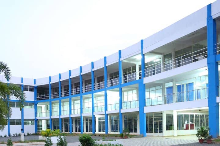 Holy Grace Academy of Engineering campus in Thrissur, Kerala, India — photo 1