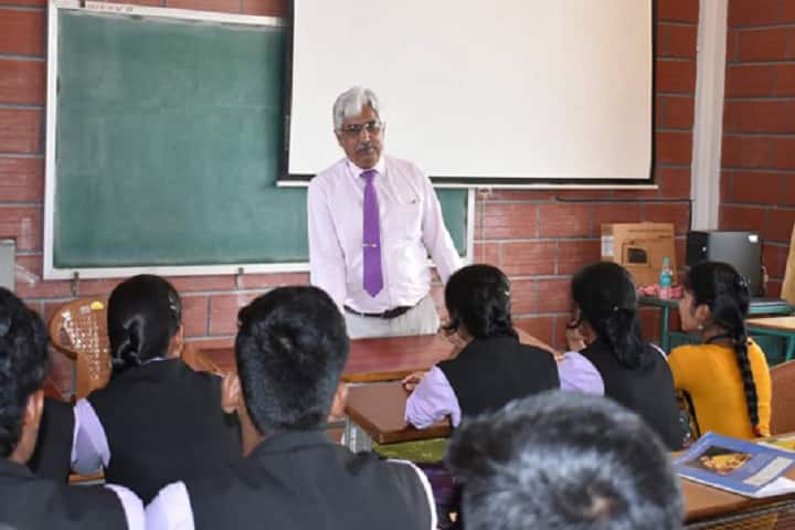 Lal Bahadur Arts Science and SB Solabanna Shetty Commerce College campus in Shivamogga, Karnataka, India — photo 3