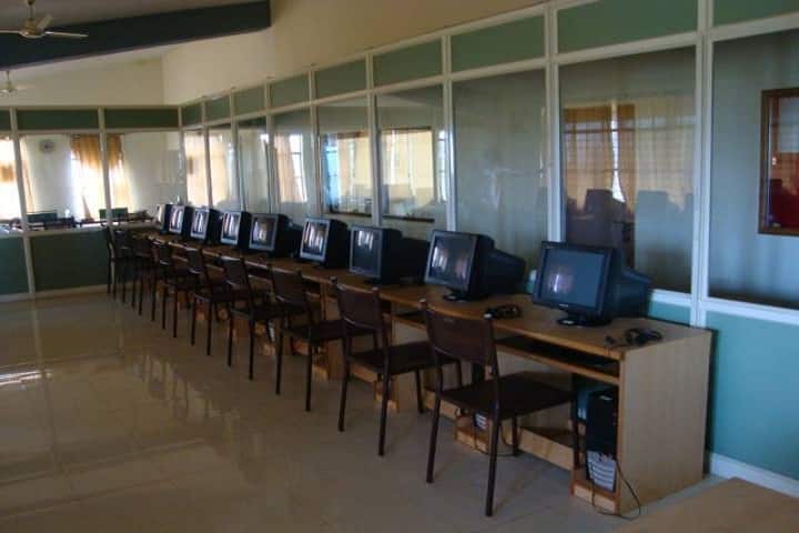 Lal Bahadur Arts Science and SB Solabanna Shetty Commerce College campus in Shivamogga, Karnataka, India — photo 4