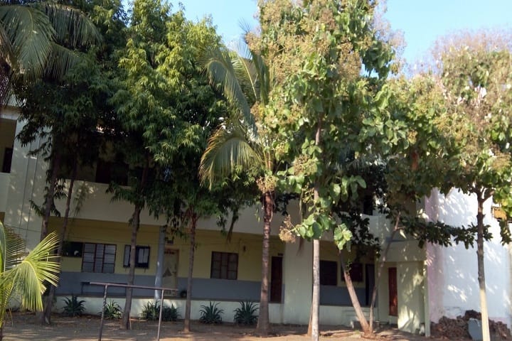 KDMGS Nanasaheb Dr Uttamrao Mahajan College of Education campus in Jalgaon, Maharashtra, India — photo 1