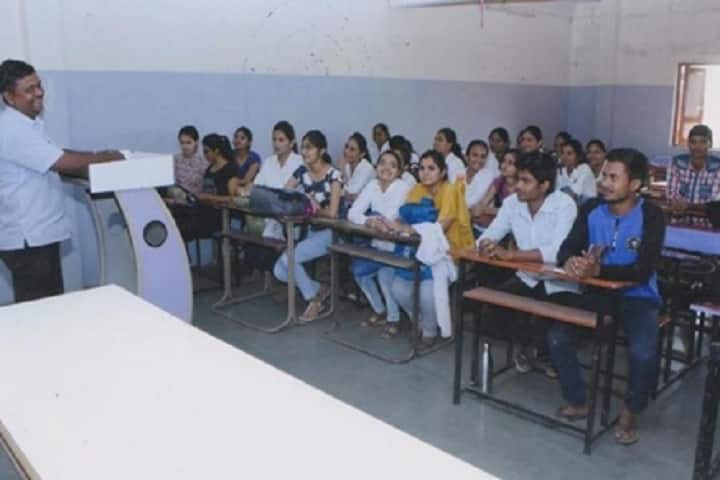 KDMGS Nanasaheb Dr Uttamrao Mahajan College of Education campus in Jalgaon, Maharashtra, India — photo 3