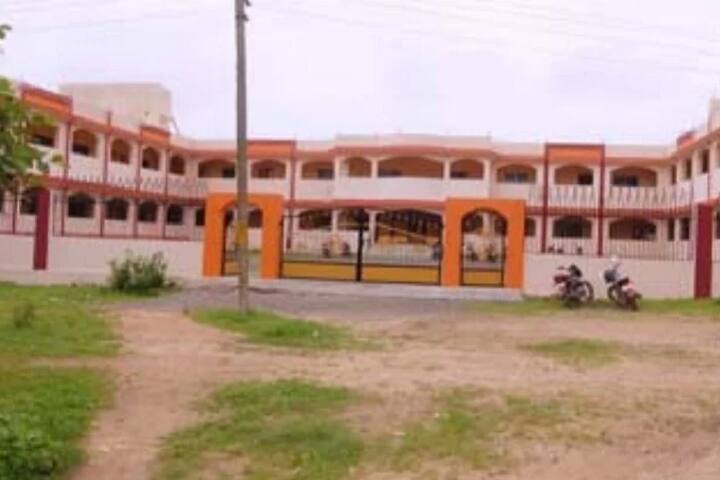 NR Vekaria Institute of Pharmacy and Research Centre campus in Junagadh, Gujarat, India — photo 1