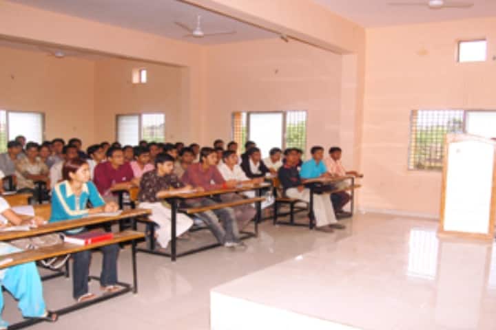 NR Vekaria Institute of Pharmacy and Research Centre campus in Junagadh, Gujarat, India — photo 2