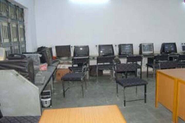 NR Vekaria Institute of Pharmacy and Research Centre campus in Junagadh, Gujarat, India — photo 3