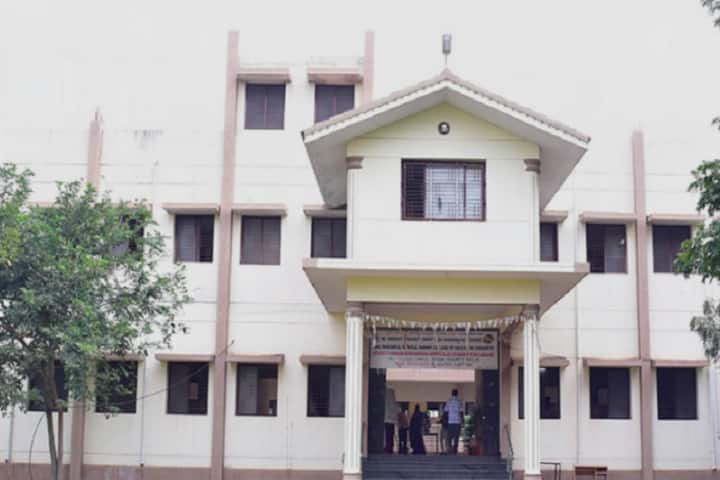 VV Sanghs Sha Bhawarlal Babulal Nahar College of Education campus in Hosapete, Karnataka, India — photo 1