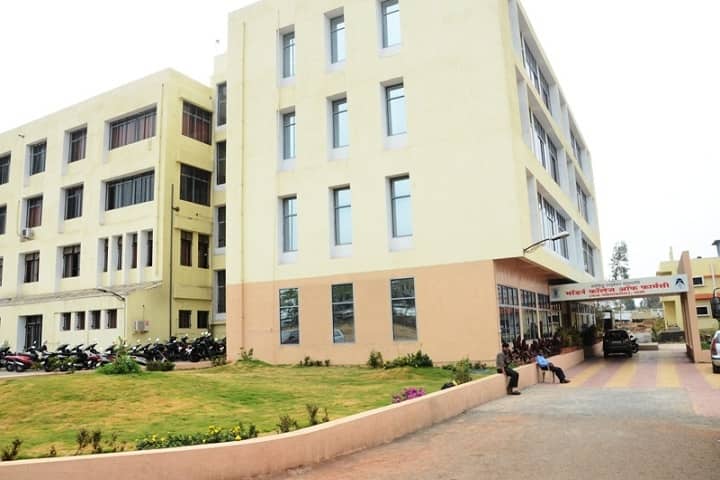 Progressive Education Society's Modern College of Pharmacy for Ladies campus in Pune, Maharashtra, India — photo 2