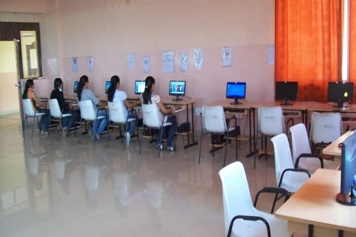 Progressive Education Society's Modern College of Pharmacy for Ladies campus in Pune, Maharashtra, India — photo 3
