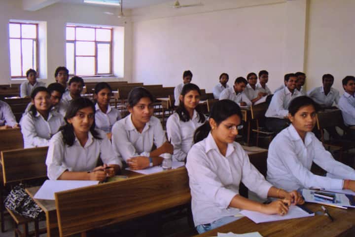 Raj Kumar Goel Institute of Technology Pharmacy campus in Ghaziabad, Uttar Pradesh, India — photo 3