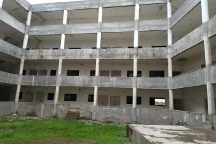 Shree PE Tatya Patil Institute of Pharmacy campus in Jalgaon, Maharashtra, India — photo 1