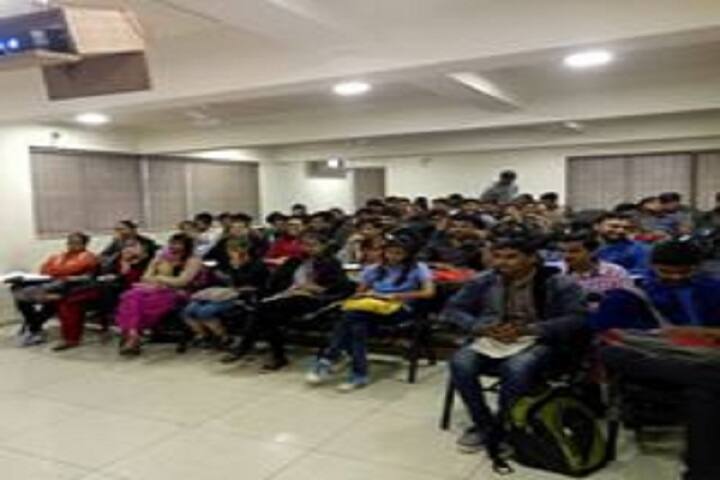 Shree HN Shukla Institute of Pharmaceutical Education and Research campus in Rajkot, Gujarat, India — photo 4