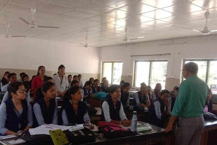 Government Narmada PG College campus in Hoshangabad, Madhya Pradesh, India — photo 5
