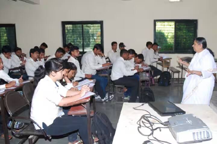 Tapi Valley Education Society's Hon'ble Loksevak Madhukarrao Chaudhari College of Pharmacy campus in Faizpur, Maharashtra, India — photo 2