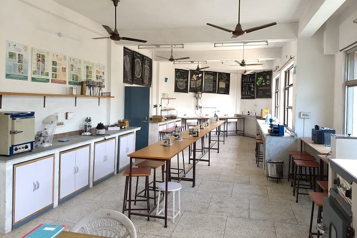 Ishan Institute of Pharmacy campus in Gautam Buddha Nagar, Uttar Pradesh, India — photo 1