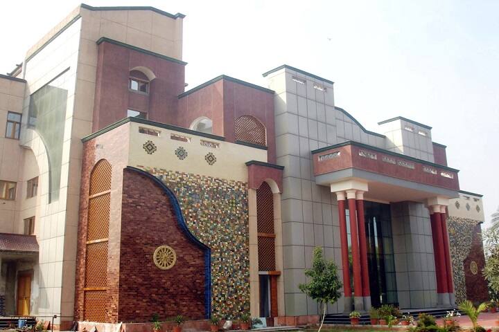 Ishan Institute of Pharmacy campus in Gautam Buddha Nagar, Uttar Pradesh, India — photo 6