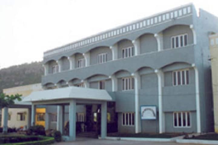 Nizam Institute of Pharmacy campus in Bhoodan Pochampally, Telangana, India — photo 1