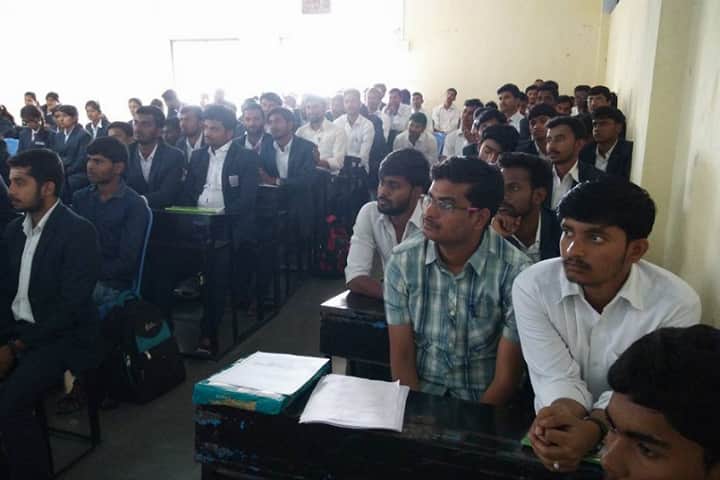 Shivlingeshwar College of Pharmacy campus in Almala, Maharashtra, India — photo 2