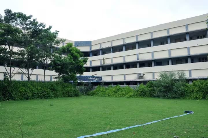 SNM Shah M Ed College campus in Godhra, Gujarat, India — photo 1