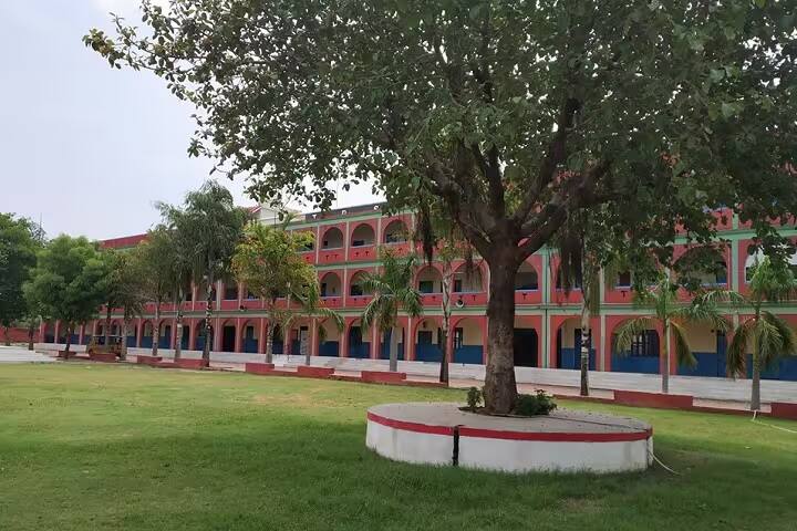 Tabish Pharmacy School campus in Sultanpur, Uttar Pradesh, India — photo 1