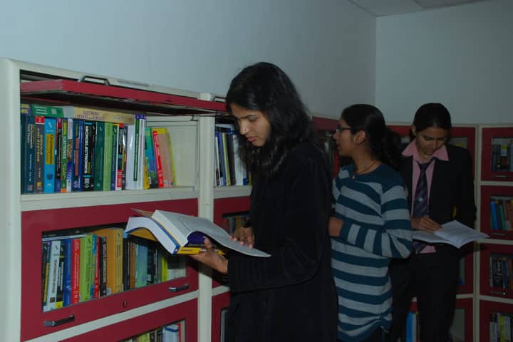 Shekhawati College of Pharmacy campus in Nawalgarh, Rajasthan, India — photo 6