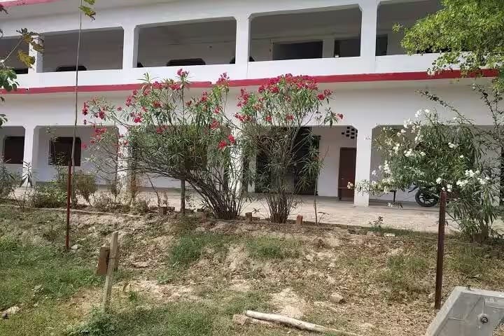 SVM Pharmacy College campus in Pratapgarh, Uttar Pradesh, India — photo 1