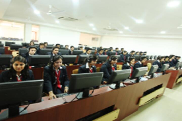 Invertis Institute of Law campus in Bareilly, Uttar Pradesh, India — photo 5