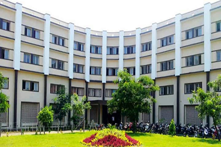 Smt Radhikabai Meghe Memorial College of Nursing, Wardha campus in Wardha, Maharashtra, India