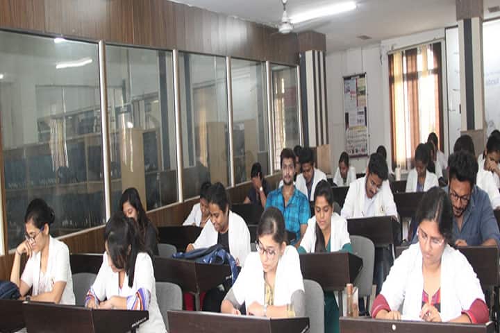 Smt Radhikabai Meghe Memorial College of Nursing campus in Wardha, Maharashtra, India — photo 2