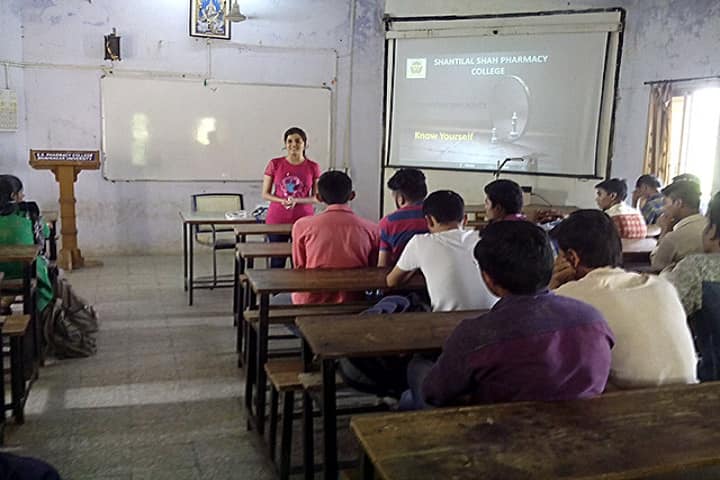 Shantilal Shah Pharmacy College campus in Bhavnagar, Gujarat, India — photo 2